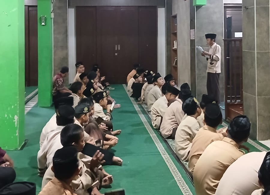 Santri aktif, percaya diri, dan disiplin dalam pembelajaran.